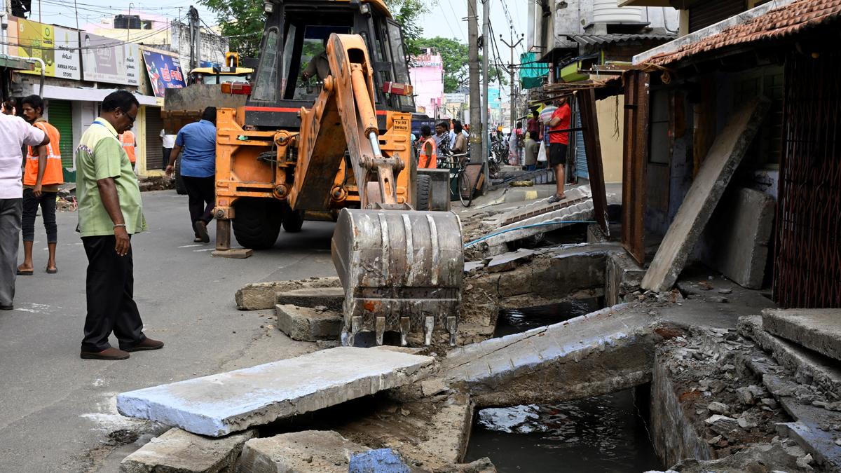 Corporation removes encroachments in Erode