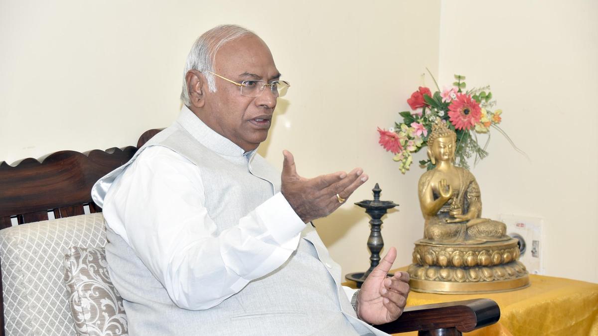 Local leaders creating confusion over leadership issue: Kharge