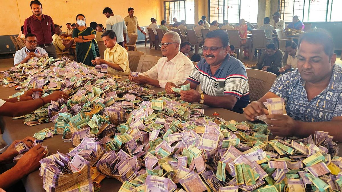 Devotees donate ₹2 crore to Saundatti Yallamma Temple