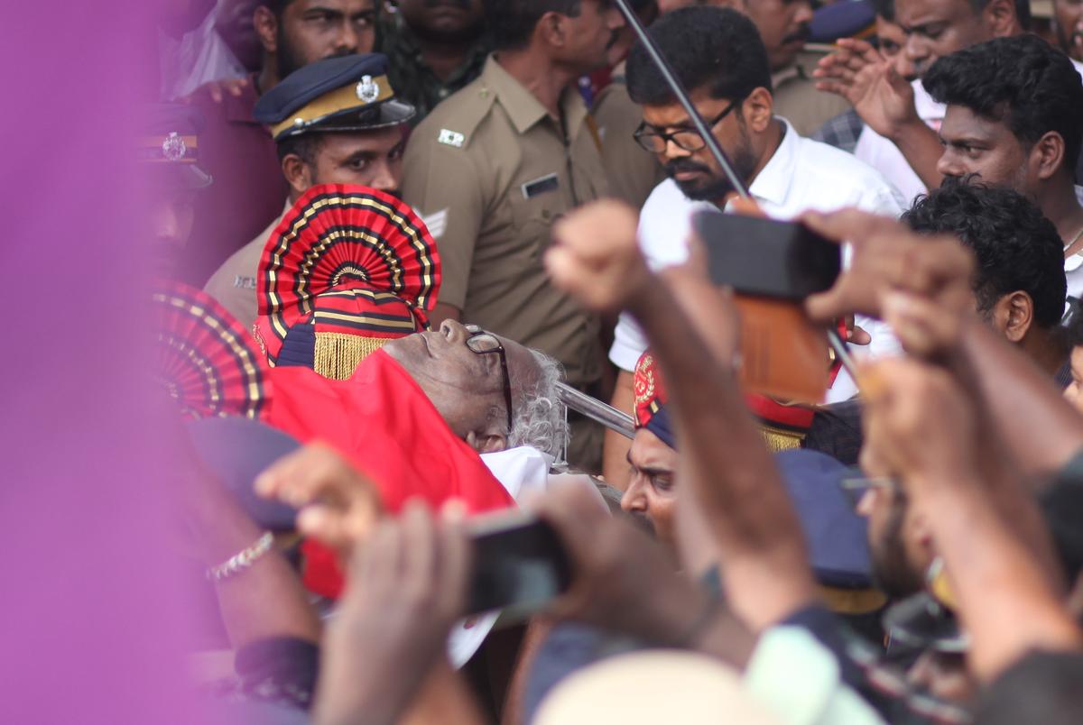 A funeral procession carrying the mortal remains of former Kerala Chief Minister V.S. Achuthanandan in Thiruvananthapuram on Tuesday. 