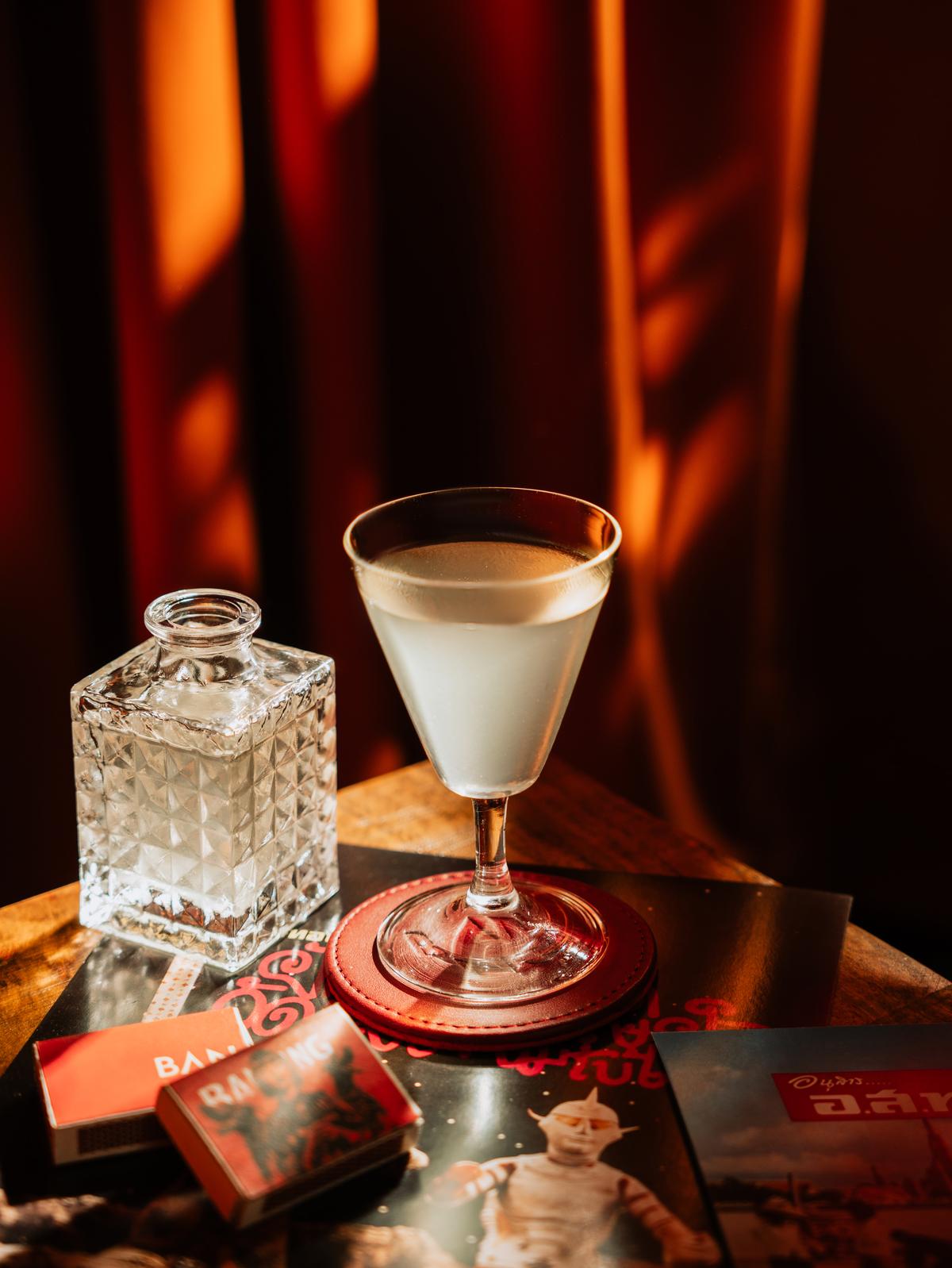 The White Lotus martinin