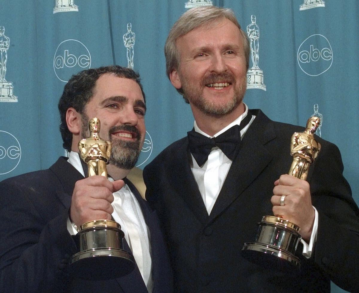 James Cameron, right, and Jon Landau hold the Oscars for Best Picture for ‘Titanic’ at the 70th annual Academy Awards at the Shrine Auditorium in Los Angeles, March 23, 1998