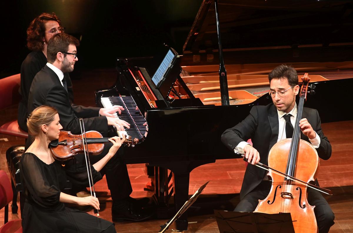 Marion Tassou (soprano), Nicolas Bourdoncle (piano), Mathilde Borsarello‑Herrmann (violin), Gauthier Herrmann (cello), and Marc Dossetto (video) performed at last year’s edition of the festival. Marion Tassou (soprano), Nicolas Bourdoncle (piano), Mathilde Borsarello‑Herrmann (violin), Gauthier Herrmann (cello), and Marc Dossetto (video) performed at last year’s edition of the festival.