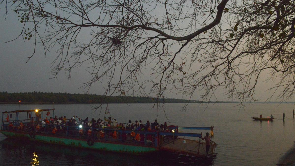 Punt services back across river Godavari after engine trouble