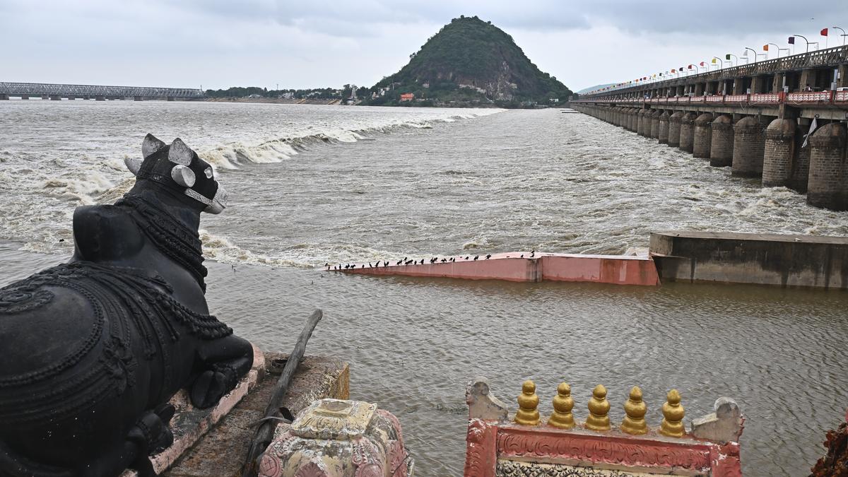 A.P. CM calls for urgent flood precautions in view of heavy rain