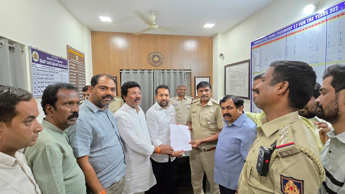 New turn to Bhalki death case: BJP leaders protest, get case registered against former Councillor Kapnoor for alleged conspiracy