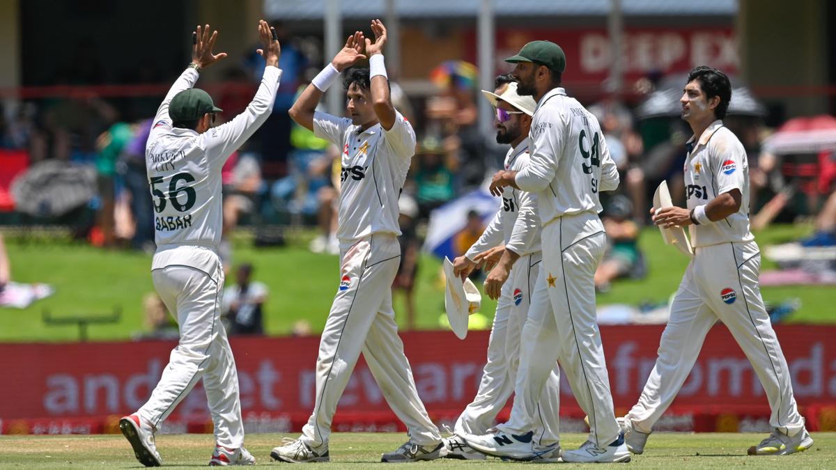 South Africa collapses to 116-8 against Pakistan as fast bowler Abbas shines in 1st Test