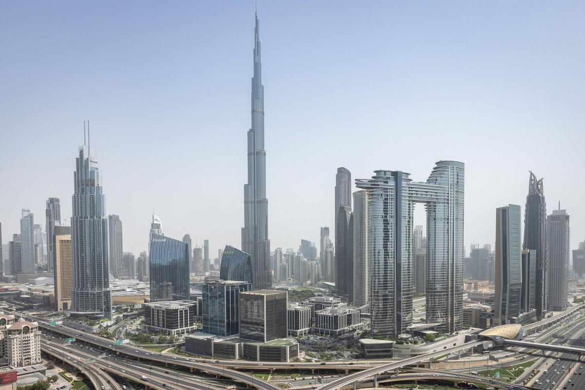 Lielākā daļa nekustamā īpašuma pircēju Dubaijā ir vecumā no 30 līdz 45 gadiem un pērk nevis greznībai, bet gan drošības un pasīvas ienākumu gūšanai. Lielākā daļa nekustamā īpašuma pircēju Dubaijā ir vecumā no 30 līdz 45 gadiem un pērk nevis greznībai, bet gan drošības un pasīvas ienākumu gūšanai.