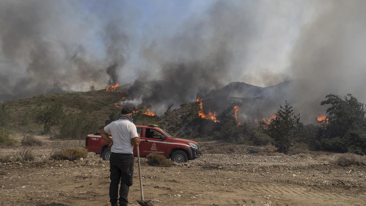 Greek blazes mostly under control, say fire fighters