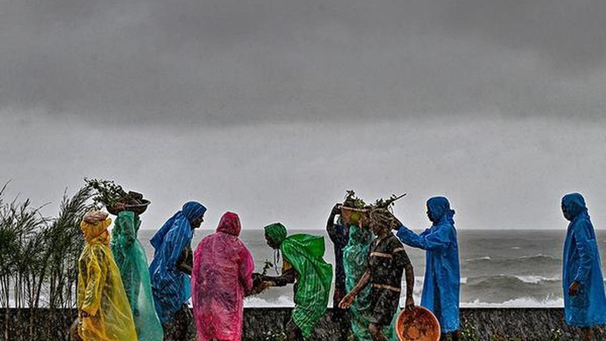 चक्रवात मोन्था लाइव अपडेट: आंध्र, ओडिशा ने निकासी तेज कर दी है क्योंकि चक्रवात गंभीर तूफान में तब्दील होने वाला है चक्रवात मोन्था लाइव अपडेट: आंध्र, ओडिशा ने निकासी तेज कर दी है क्योंकि चक्रवात गंभीर तूफान में तब्दील होने वाला है