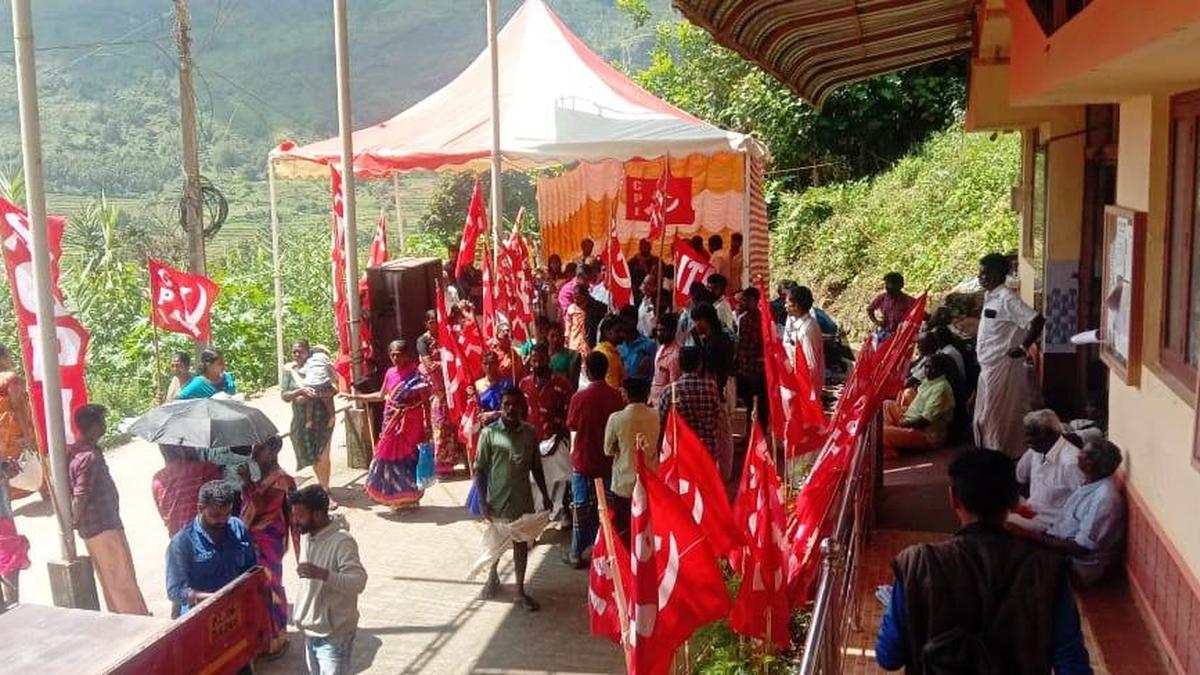 Action council resumes protest demanding nod for road construction in Vattavada