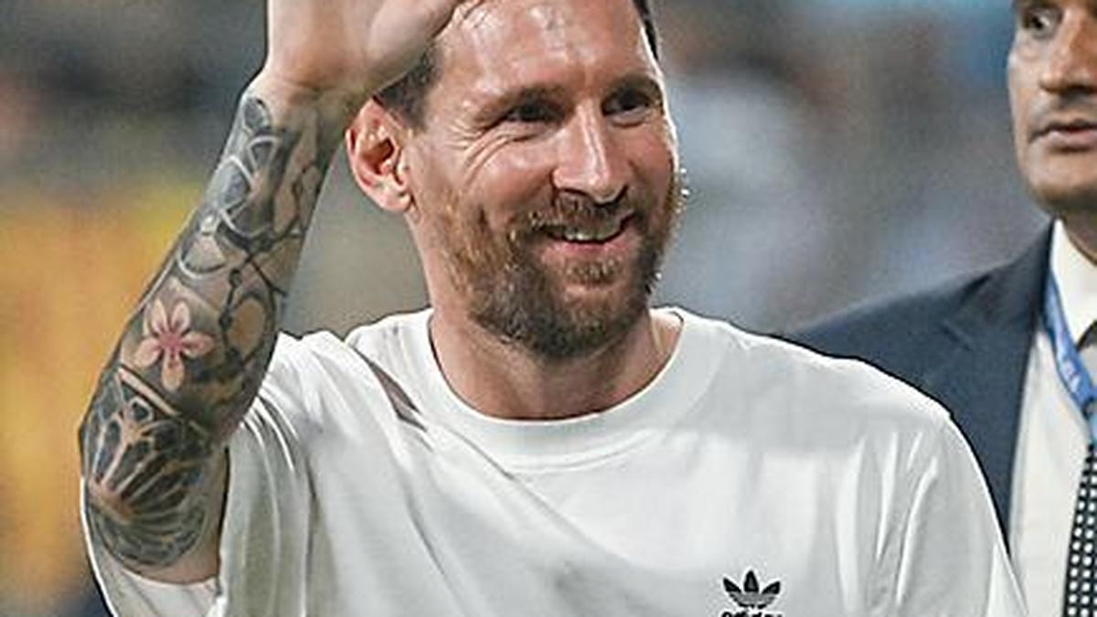 Messi's Delhi arrival delayed as fog disrupts flight