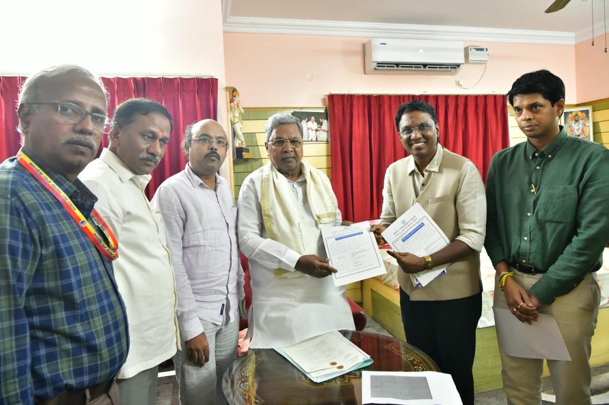 Karnataka CM Siddaramaiah hands over CA sites in Mysuru to government  departments - The Hindu
