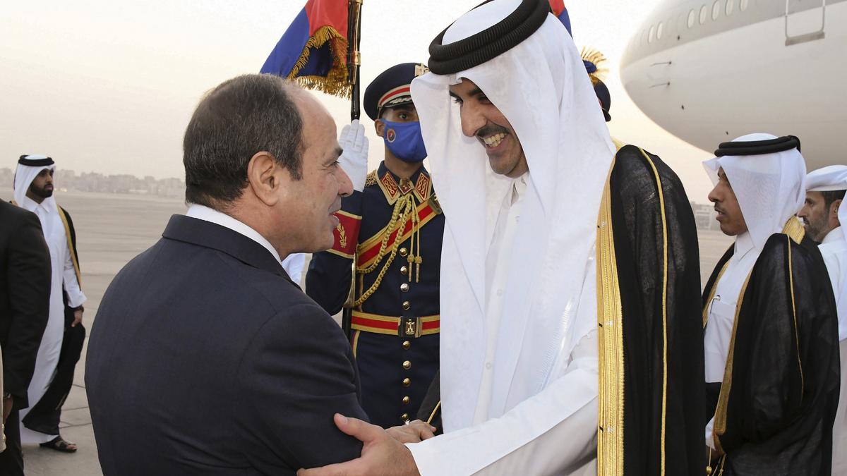 Qatar's emir makes first visit to Egypt since thaw in ties with Doha