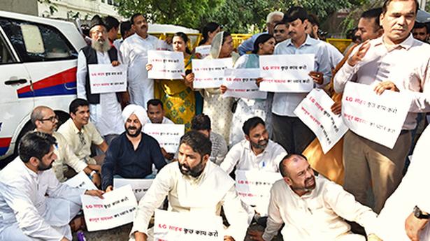 L-G issues legal notice to AAP for ‘smear campaign’