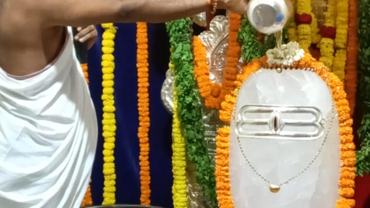 Devotees throng Lord Shiva temples on occasion of Karthika Masam The