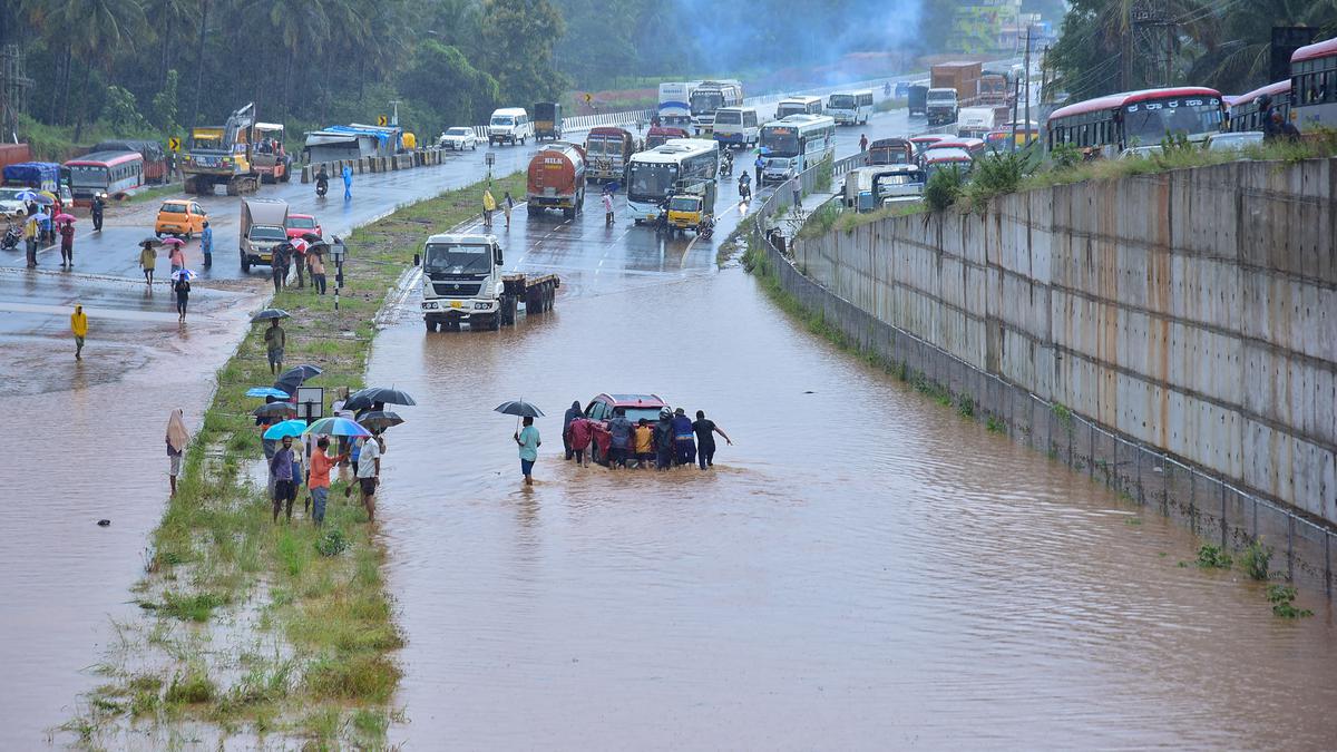 KSRTC diverts Bengaluru-bound buses, private vehicles too take alternative routes