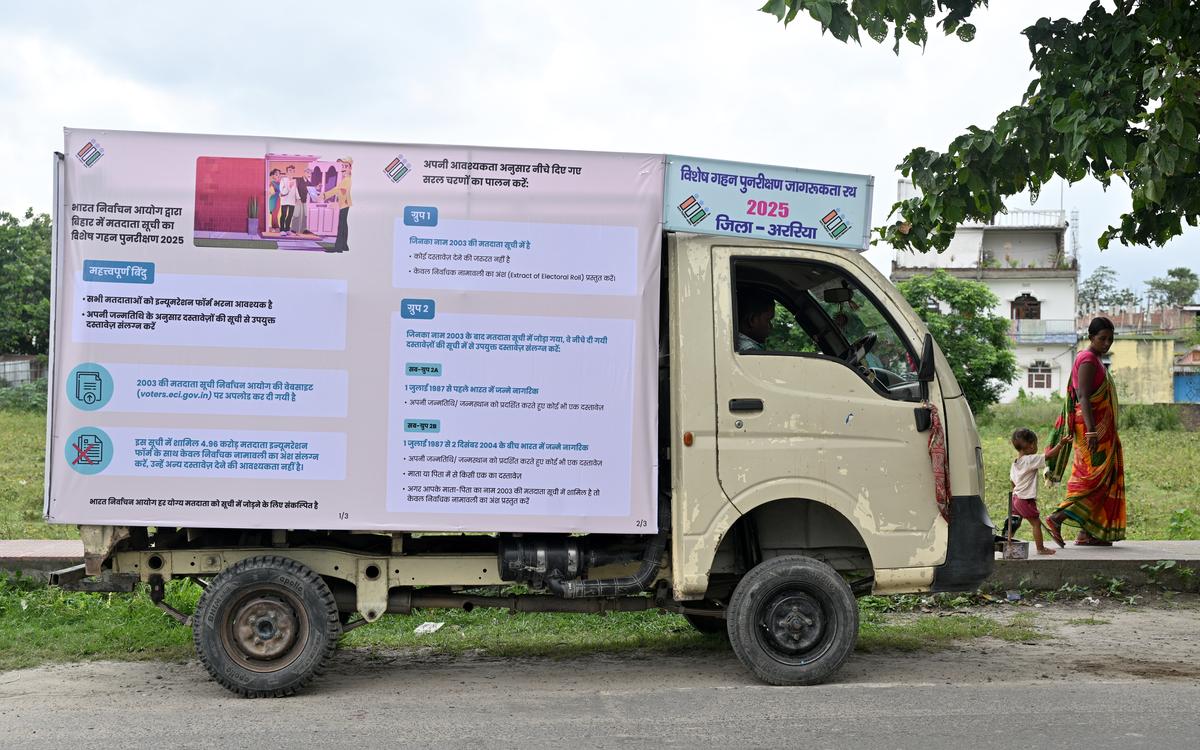 A van spreading awareness of the ECI’s Special Intensive Revision of electoral rolls in Bihar’s Purnia district. 