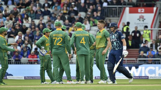 South Africa bowls first in 29-over ODI against England