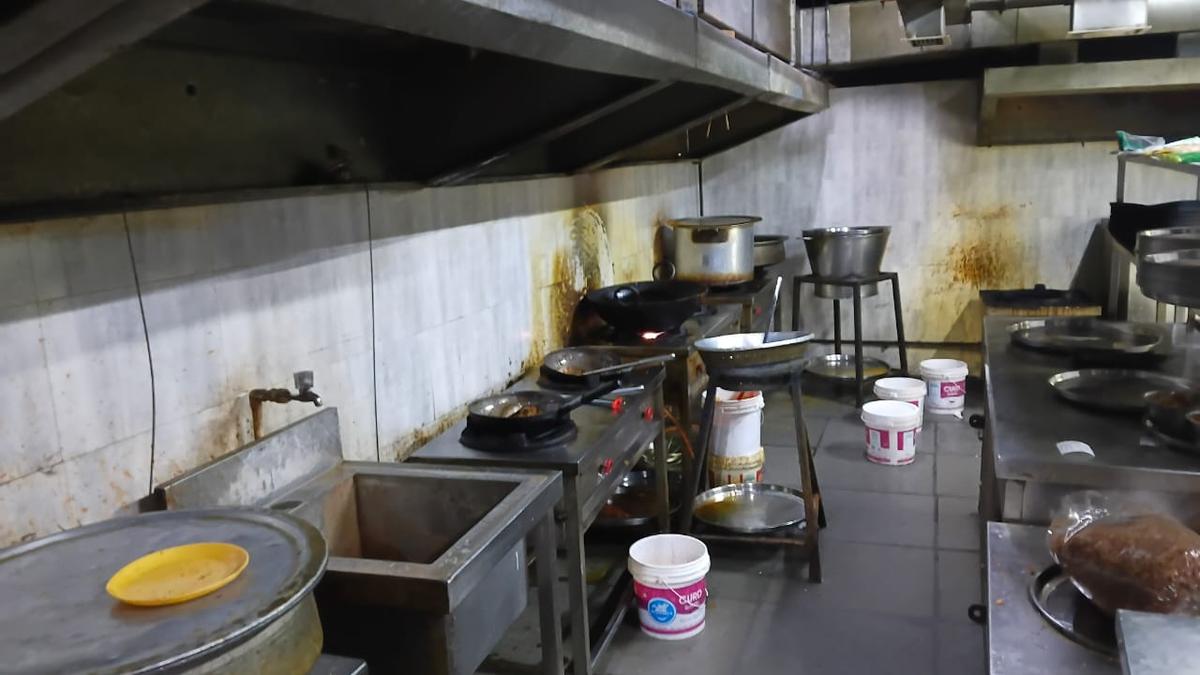 Cyberabad civic body cracks down on eateries in Madeenaguda, Moosapet over food safety violations