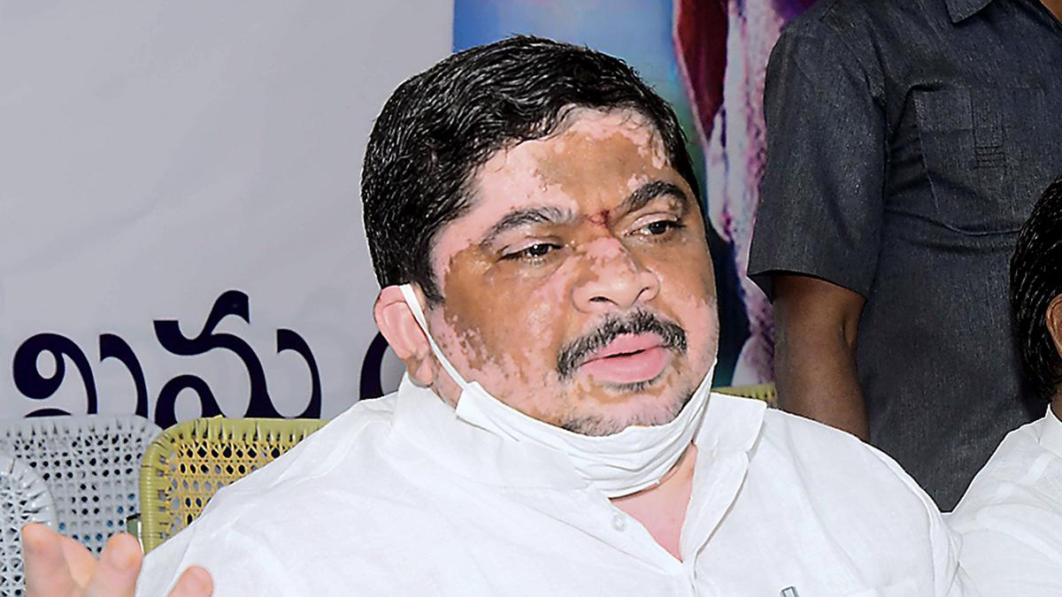 Ponnam reminds CM of assurances given to RTC employees