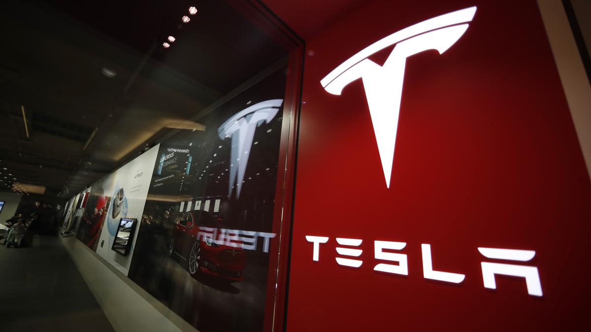 U.S. opens investigation into Tesla seat belts coming loose
