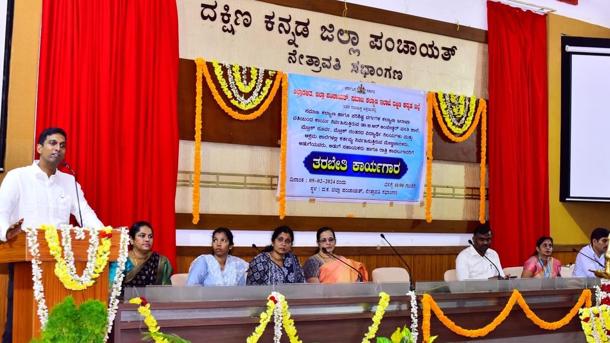 Dakshina Kannada ZP CEO suggests forming alumni associations in government-run hostels