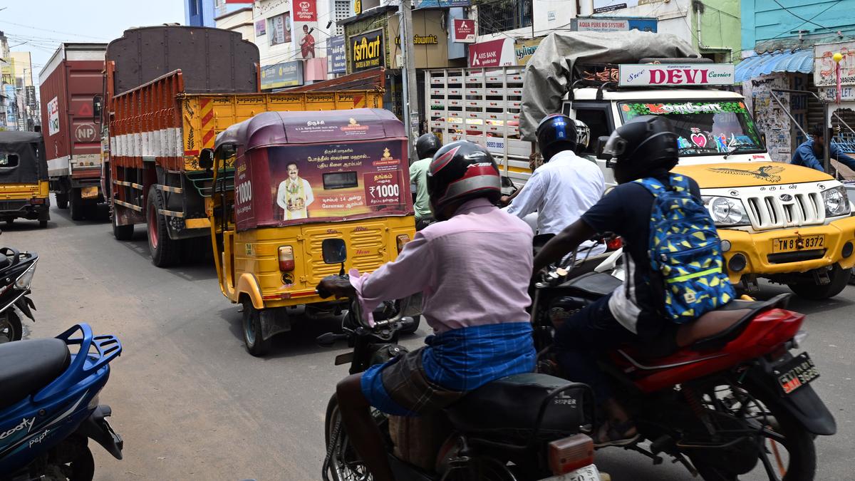 Traffic snarls on Thanjavur Road remain unresolved