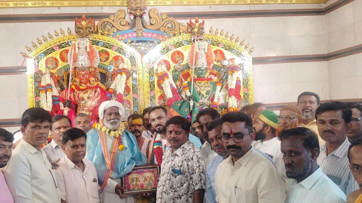 Anjuman-e-Islam takes part in Hindu rituals at Grama Devi Mahotsava