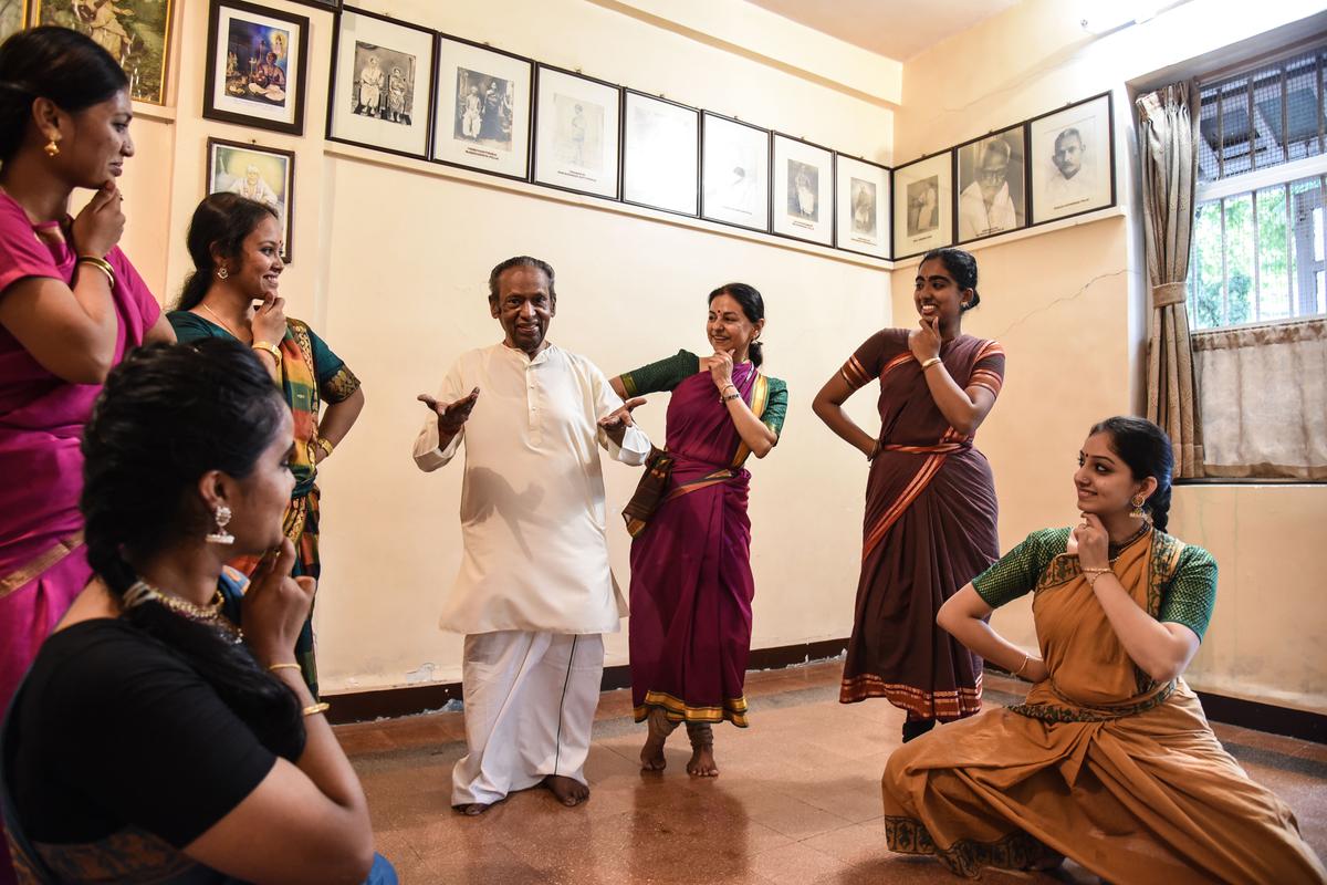 Guru Kalyanasundaram teaching his students at Sri Rajarajeswari Bharatha Natyam Kala Mandir in Mumbai.