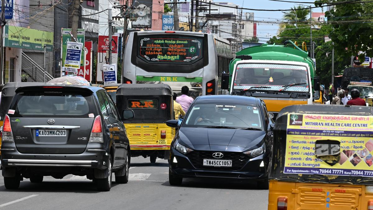 Chaotic vehicular traffic on Vayalur Road exasperates residents, motorists