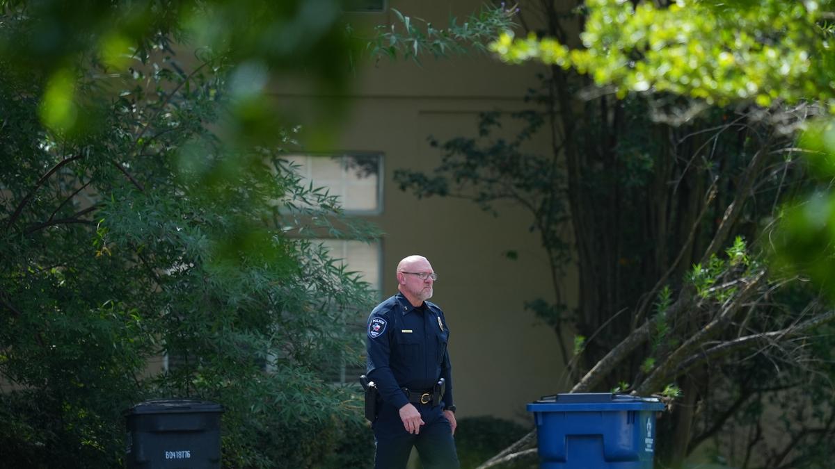 https://th-i.thgim.com/public/incoming/573awo/article70090737.ece/alternates/LANDSCAPE_1200/Immigration_Facility_Shooting_39991.jpg