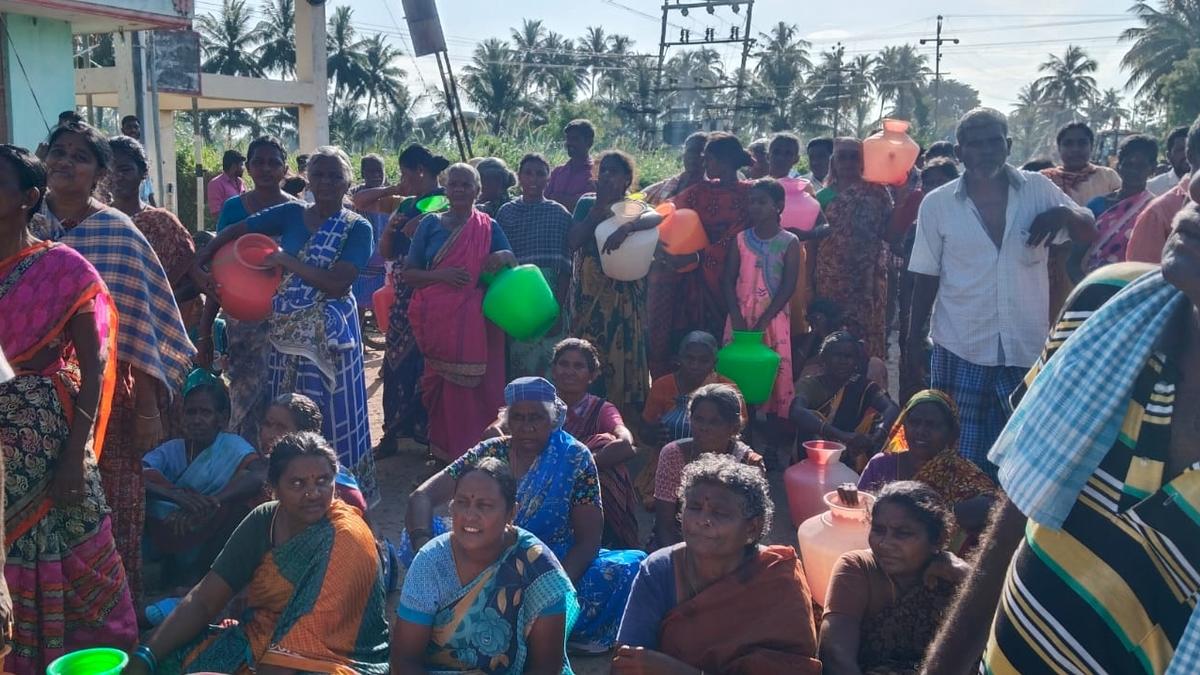 Village residents in Erode district stage road roko demanding regular drinking water supply