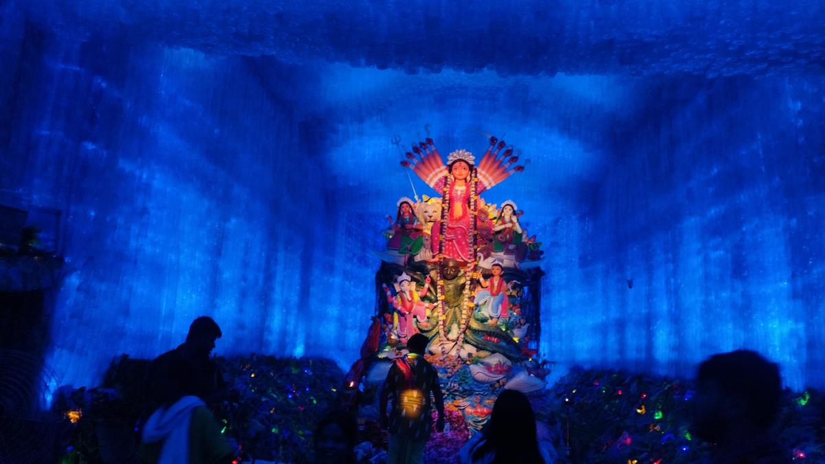 Durga Puja pandal made with 3 lakh plastic bottles; sheds light on ...