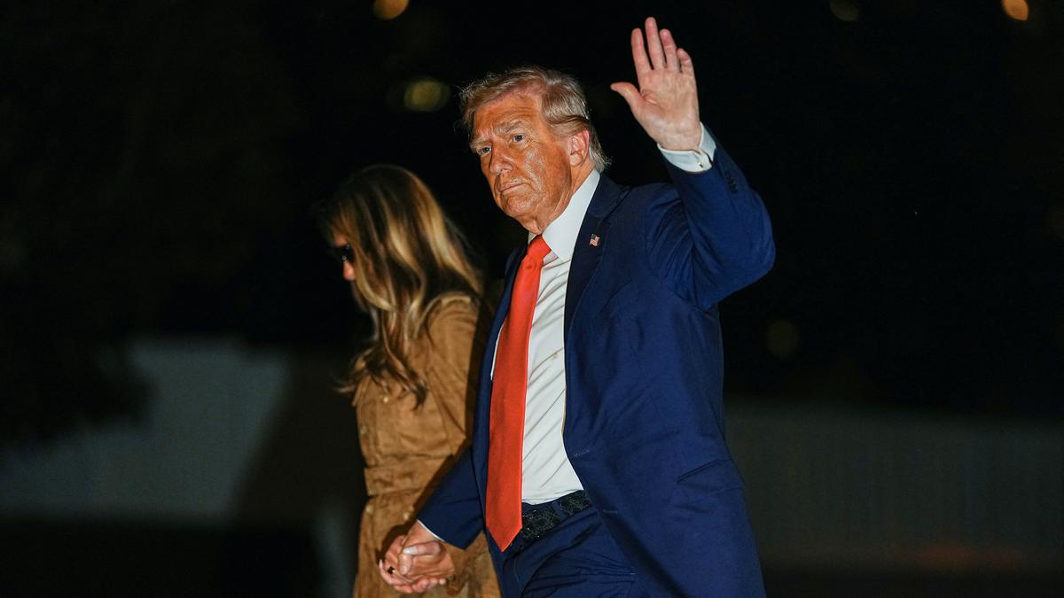 https://th-i.thgim.com/public/incoming/57zkvs/article70068543.ece/alternates/LANDSCAPE_1200/2025-09-19T013629Z_431459431_RC2PUGAVHAA2_RTRMADP_3_USA-TRUMP.JPG
