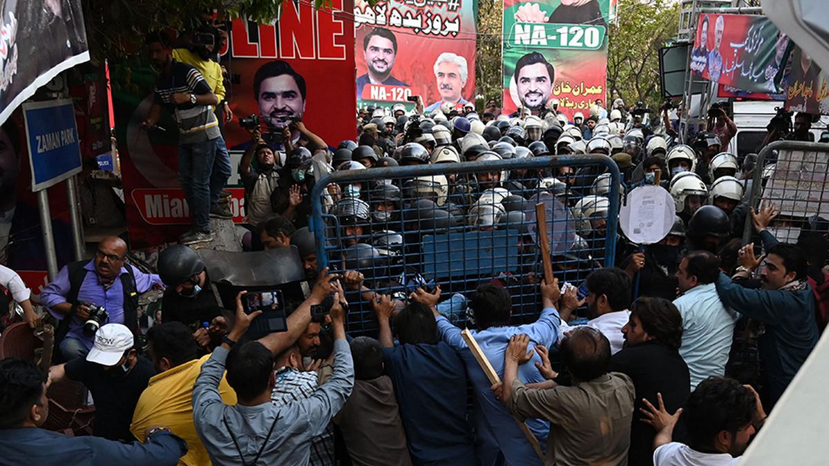 Lahore's Zaman Park under siege after clashes between police and Imran Khan's supporters