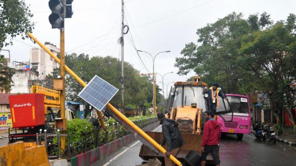 Heavy rain and gusty winds in Chennai as Mandous makes landfall