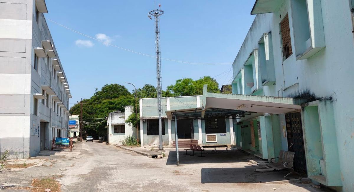 As antigas instalações do Hospital Governamental em Chromepet, que permanecem praticamente vazias depois que os serviços foram transferidos para uma nova instalação próxima. Foto: T. Arvind