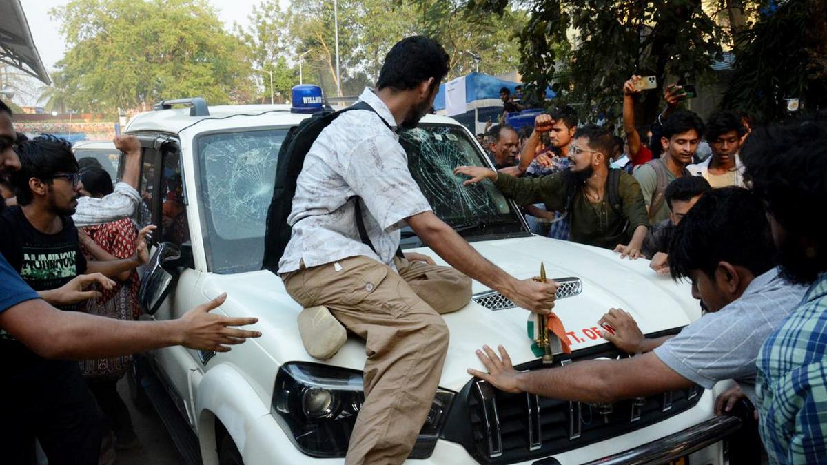 Jadavpur University on the boil after State Education Minister’s vehicle is attacked