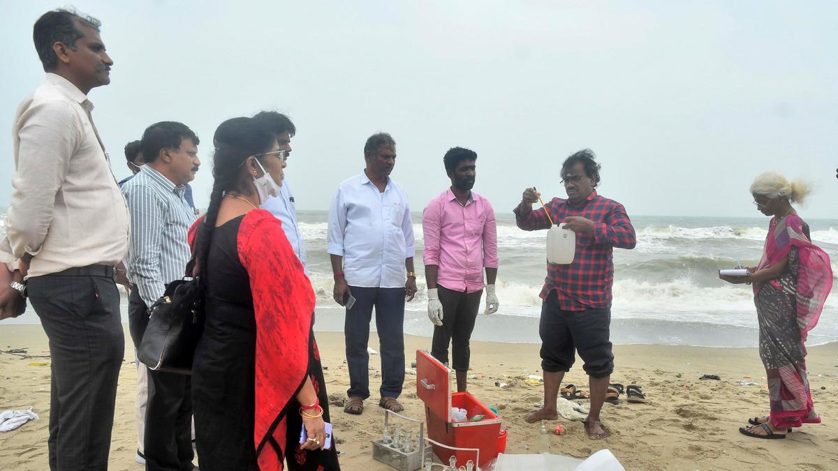 Sea turning red in Puducherry | NGT panel inspects beach, to submit report in 15 days