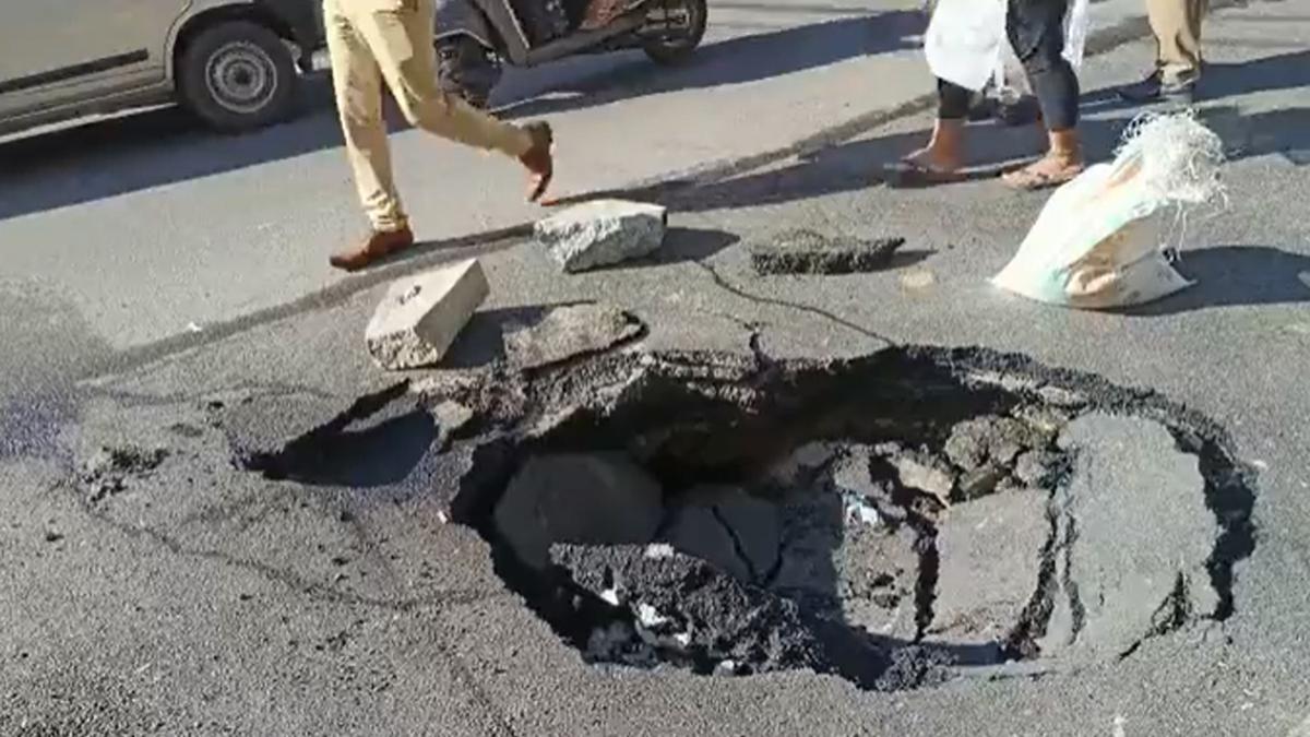 Another sinkhole appears, this time in Mahalakshmi Layout