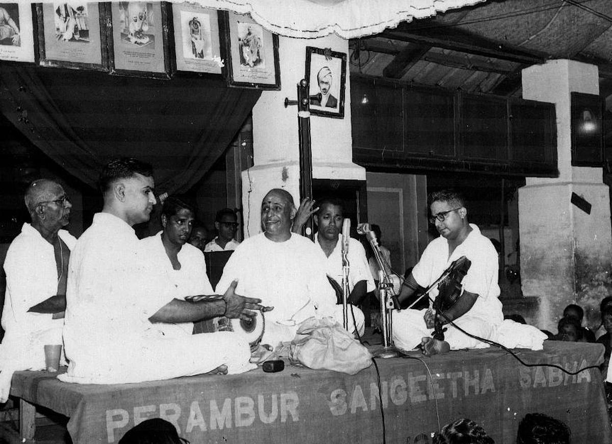 Semmangudi Srinivasa Iyer prefered to open his concerts with the Swati Tirunal composition ‘Deva deva kalayamite’ in raga Mayamalavagowla.