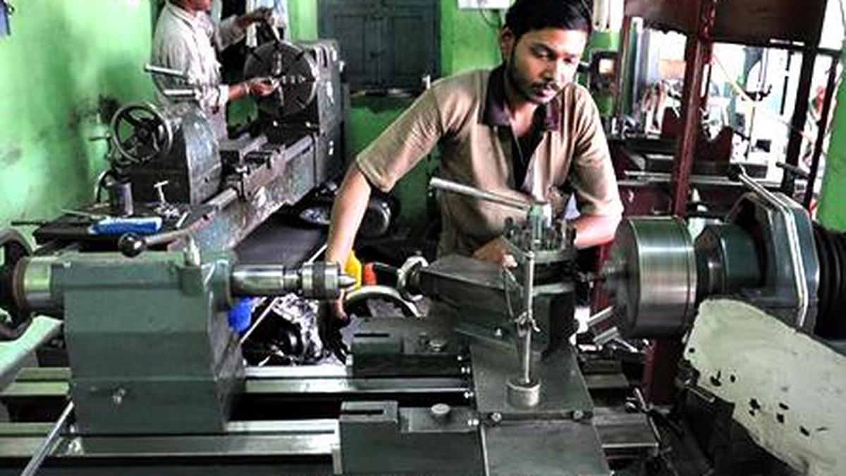 New labour codes lead to confusion over Karnataka's minimum wage revision -  The Hindu