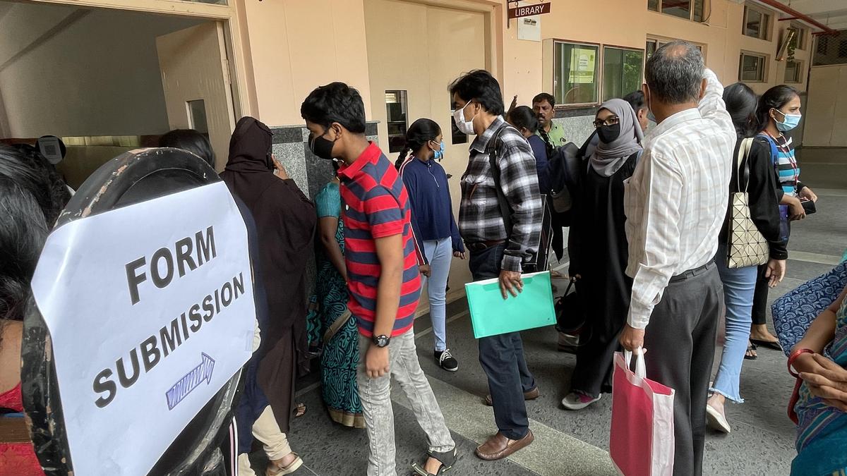 प्रतिस्पर्धा, मांग के कारण बेंगलुरू के कॉलेज महीनों पहले प्रवेश शुरू कर रहे हैं प्रतिस्पर्धा, मांग के कारण बेंगलुरू के कॉलेज महीनों पहले प्रवेश शुरू कर रहे हैं