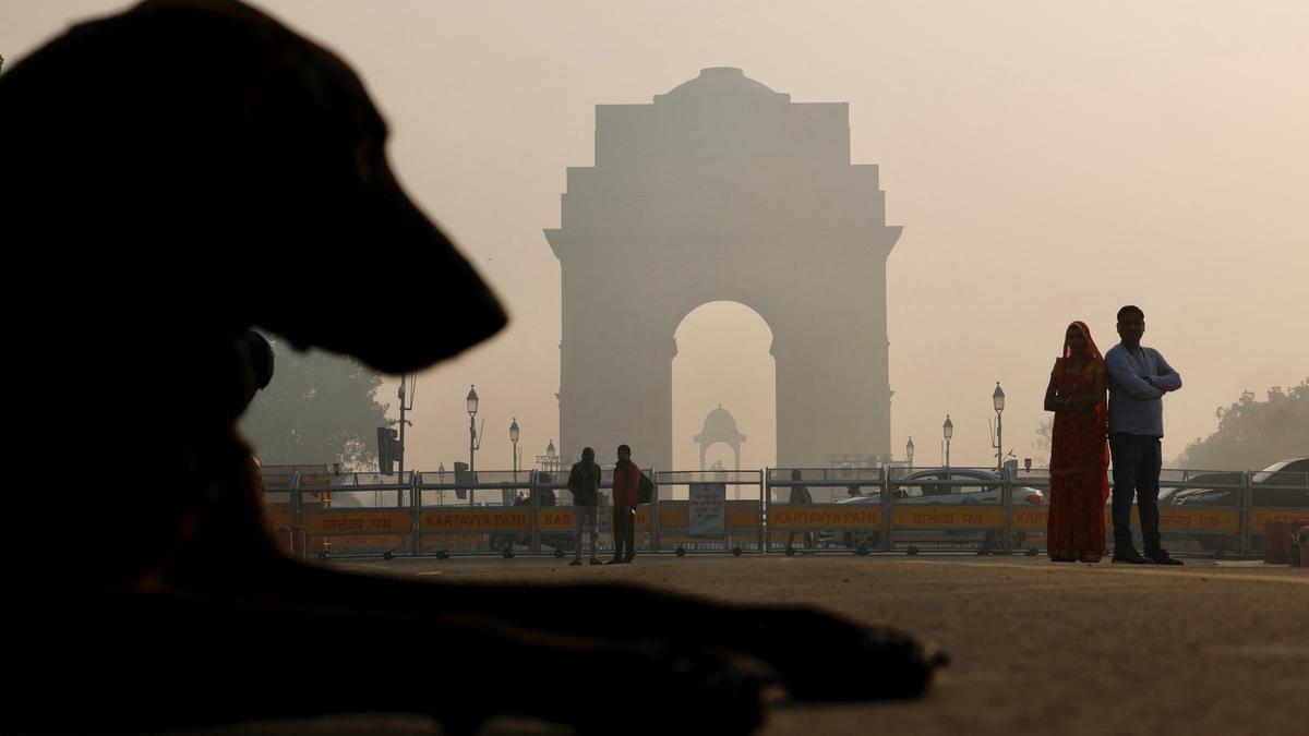 Delhi's minimum temperature 2.9 notches above normal at 15.4°C, drizzle forecast