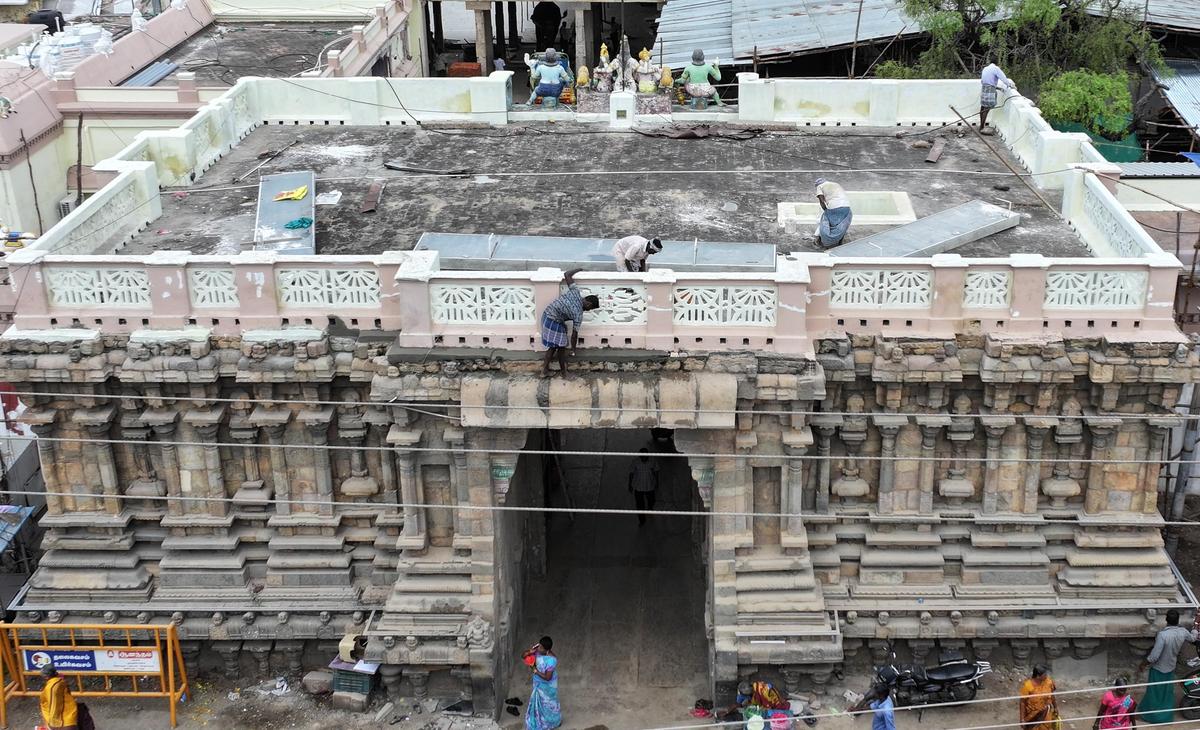 A view of the Mottai Gopura Vasal at Aathi Kumbeshwarar Temple in Kumbakonam. 