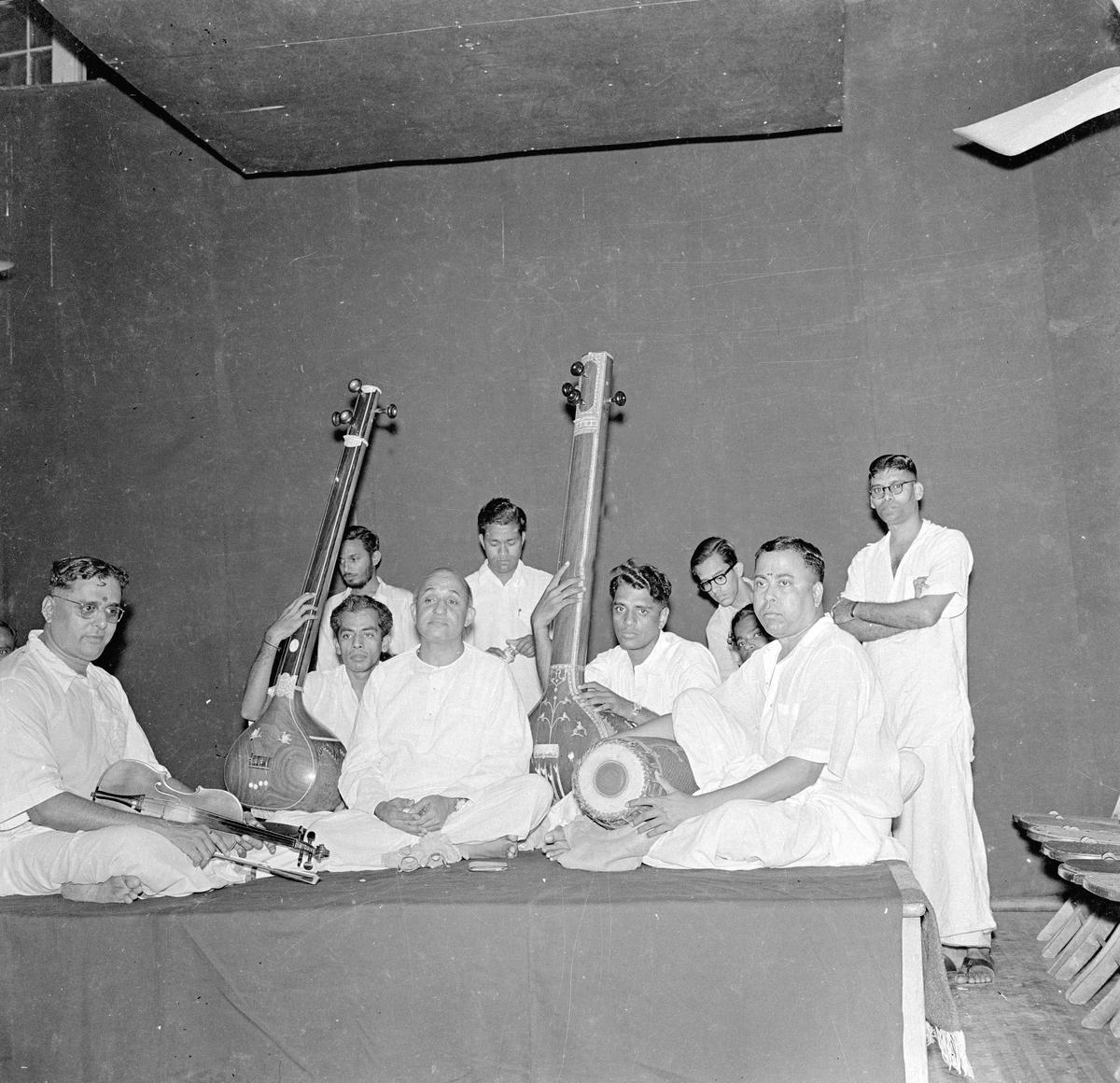Semmangudi Srinivasa Iyer with Palani Subramania  Pillai and Mayavaram Govindaraja Pillai as accompanists at a concert for Kalaniketan.