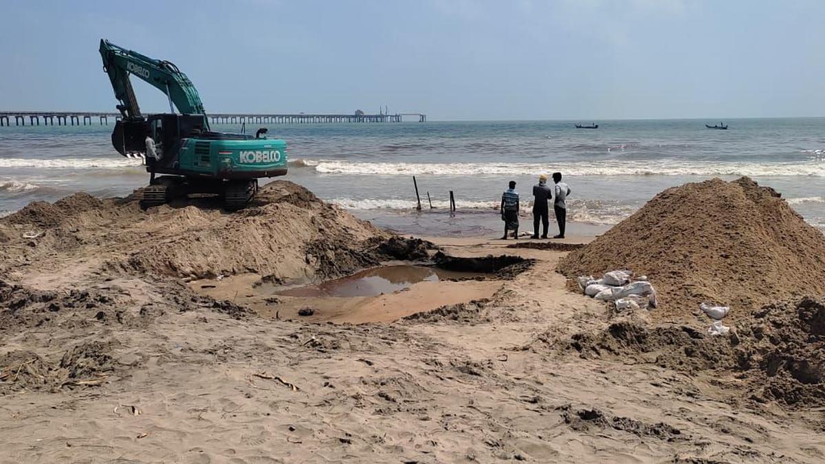 Oil spill off Nagapattinam coast | CPCL to remove pipelines before May 31