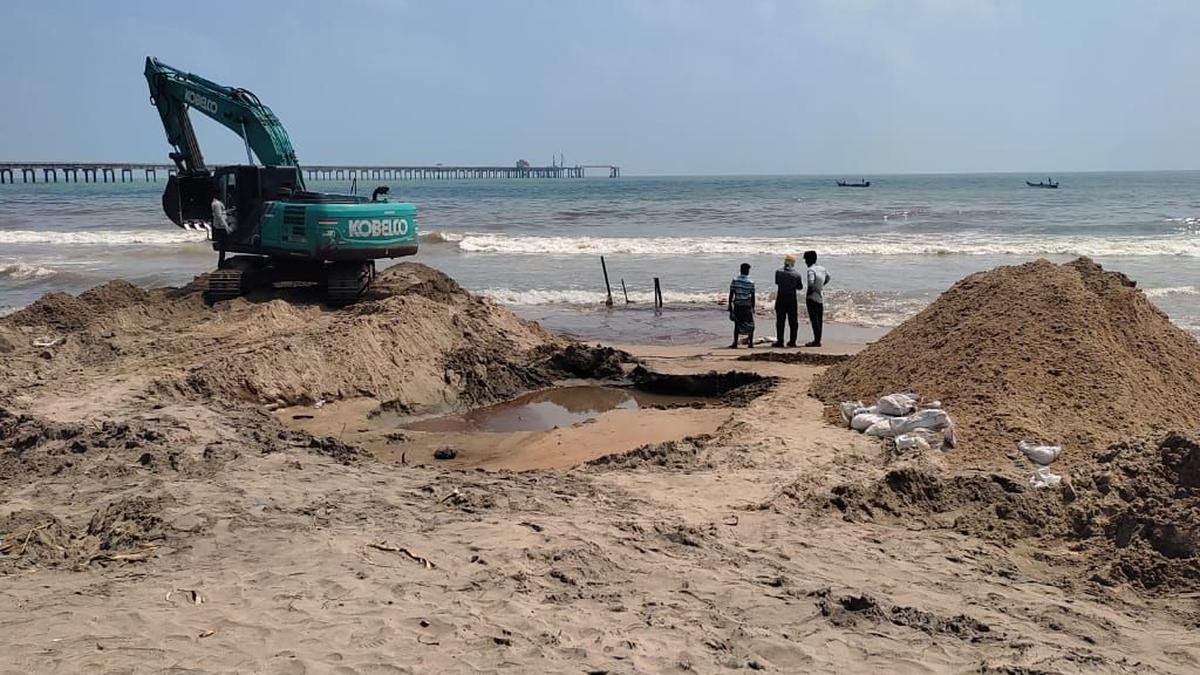 Oil spill off Nagapattinam coast | CPCL to remove pipelines by May 31