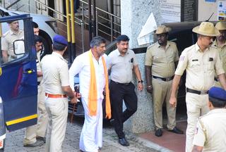 Police book Girish Mattannavar and others for obstructing the arrest of Mahesh  Shetty Thimarody - The Hindu